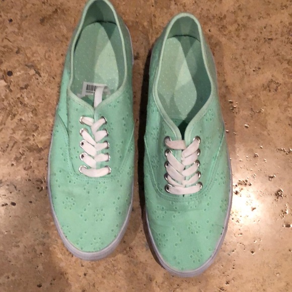 shoes - Picture 2 of 4